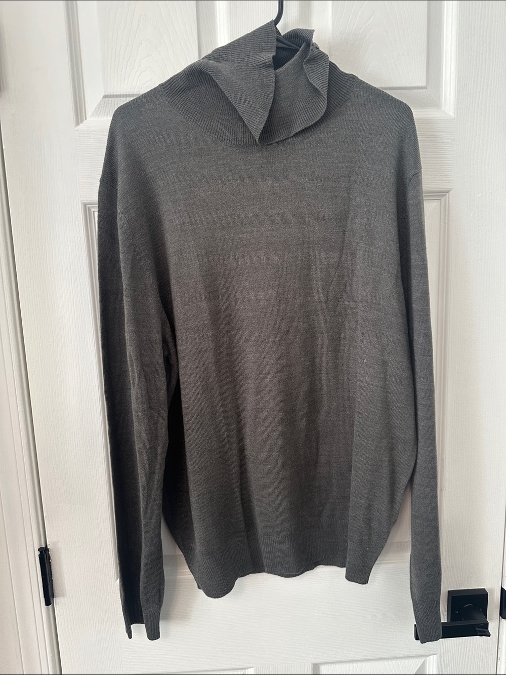 Fashion Nova Men's Charcoal Gray Turtleneck Sweater
